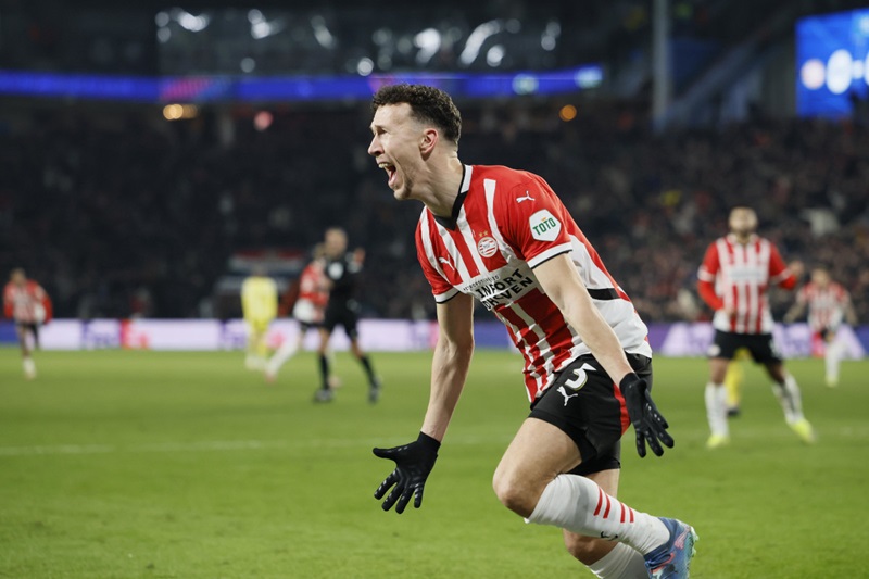 Khoảnh khắc trên sân cỏ của Perišić