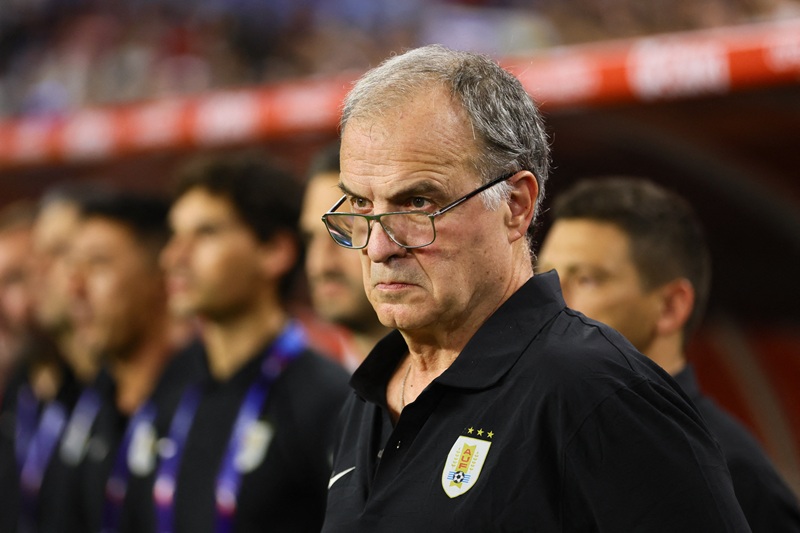 Marcelo Bielsa trong vai trò HLV của tuyển Uruguay
